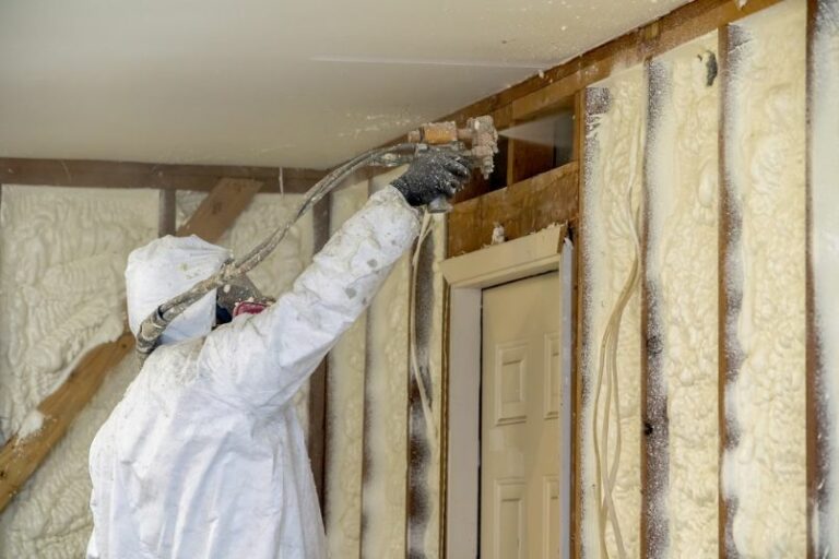 Read more about the article Difference Between Spray Foam and Injection Foam