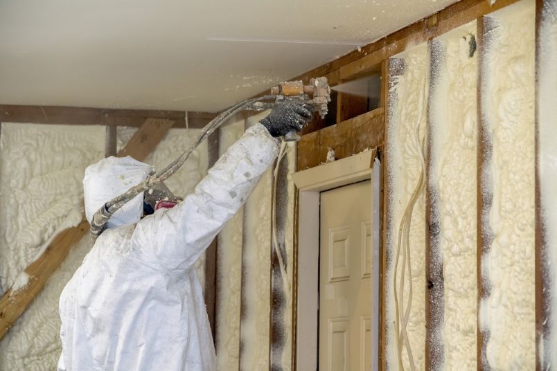 You are currently viewing Difference Between Spray Foam and Injection Foam